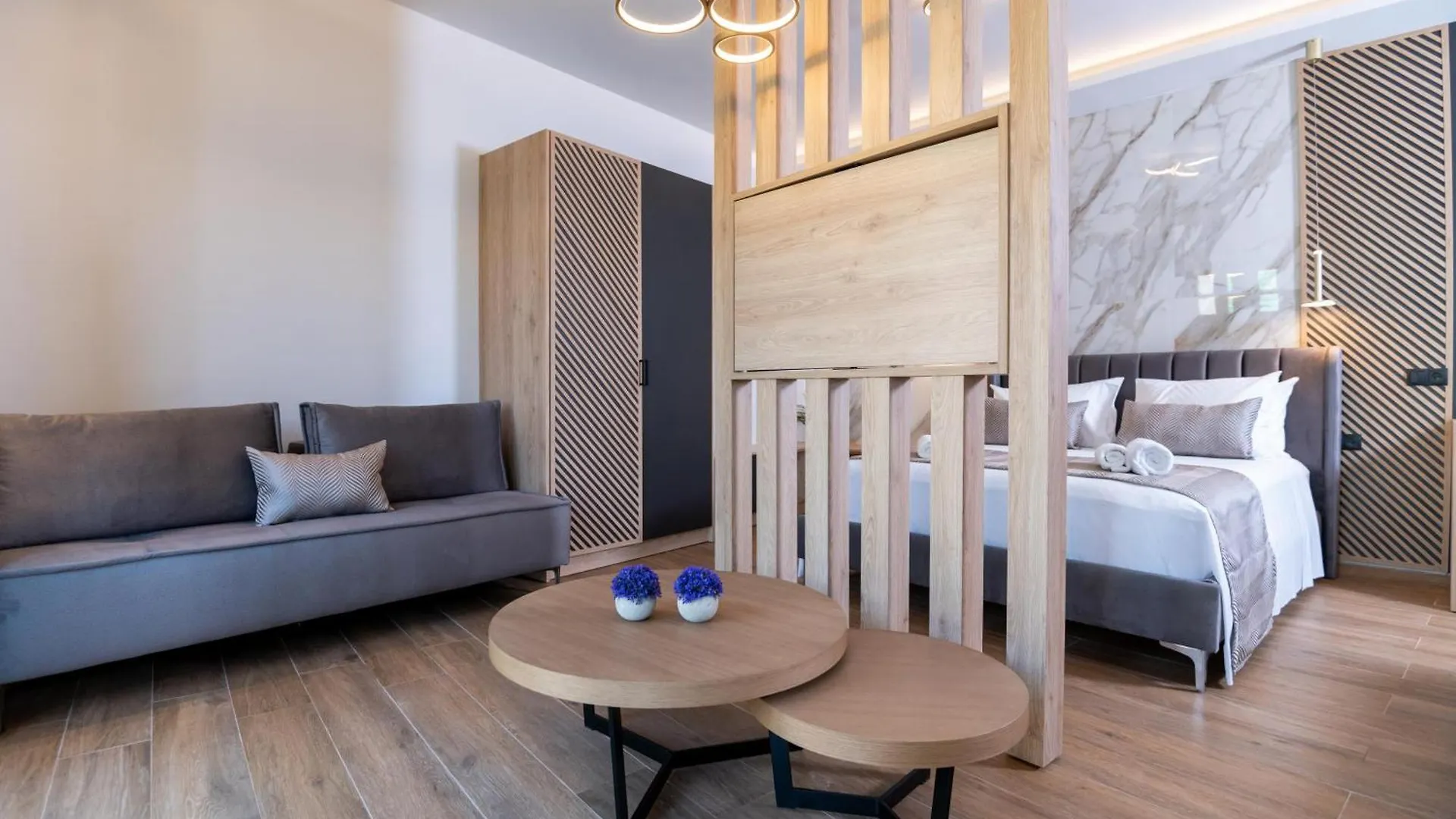 John & Mary Suites Resmo 0*,  Yunanistan
