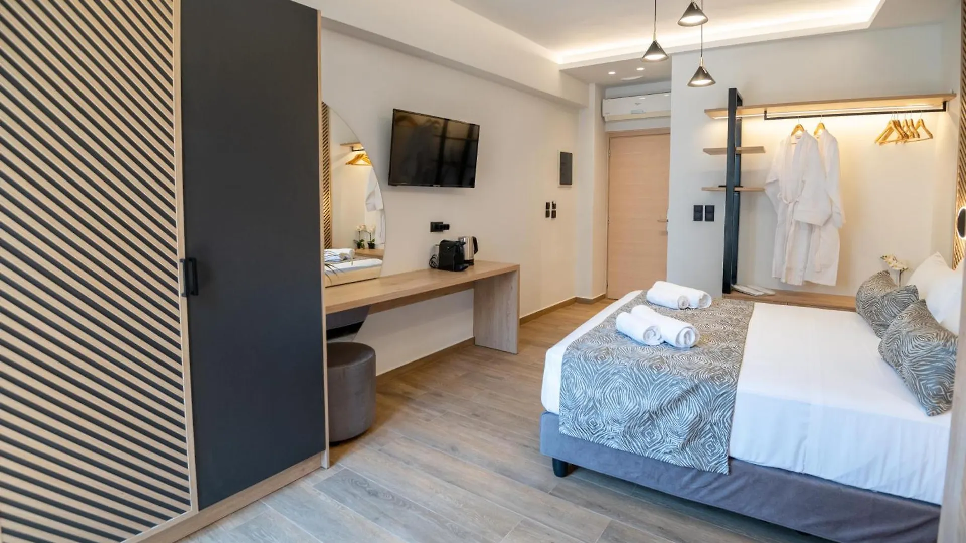 John & Mary Suites Resmo 0*,  Yunanistan